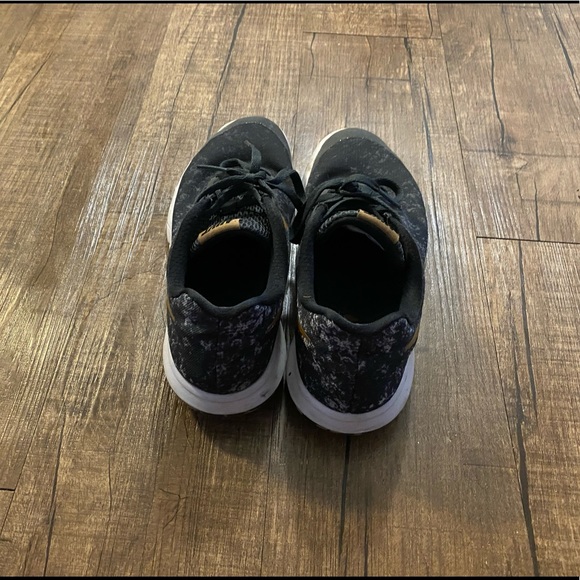 Nike Flex Experience Run 6, Size 8 - Picture 3 of 5